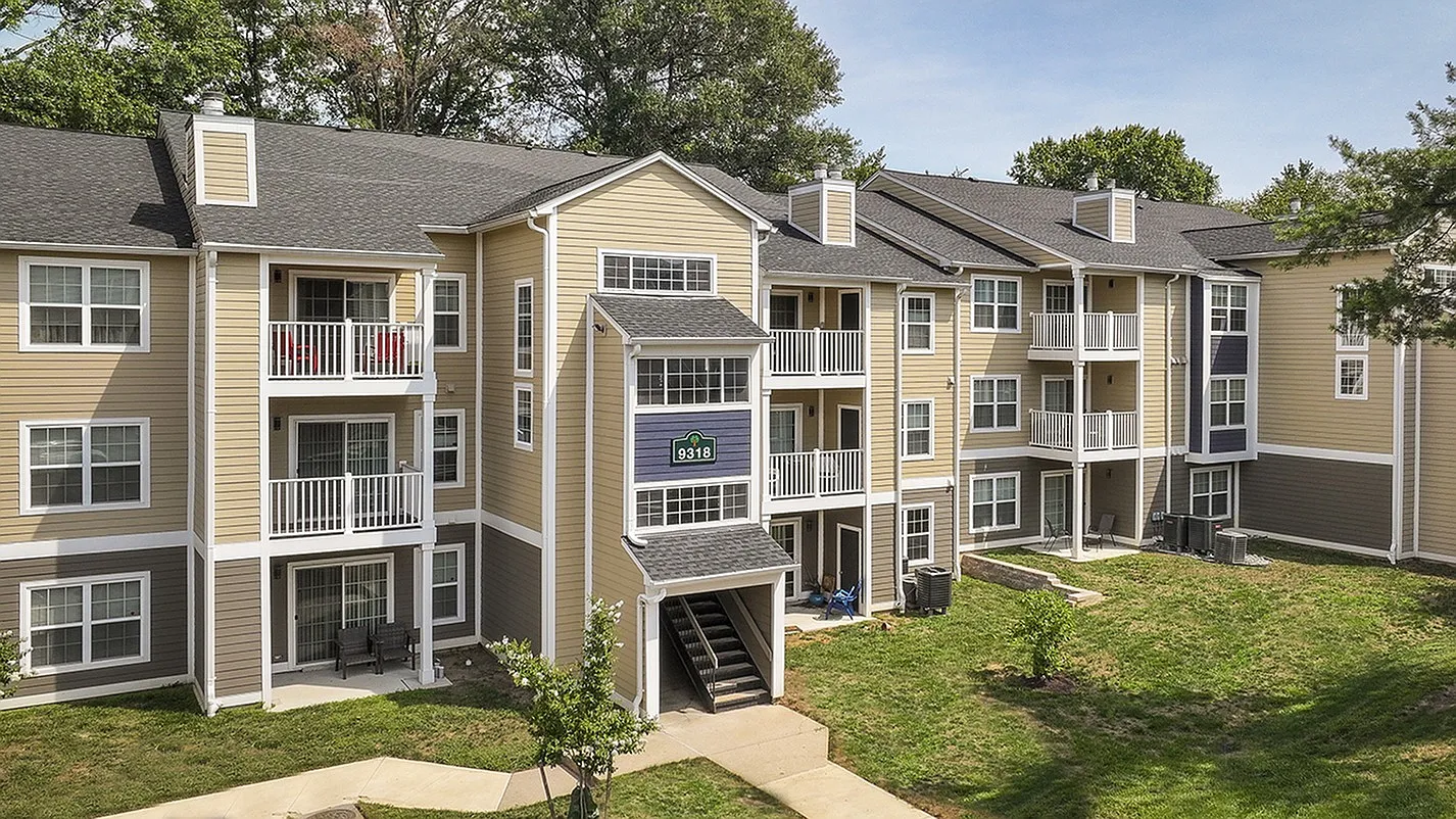 Spring House Apartments — Photo 4
