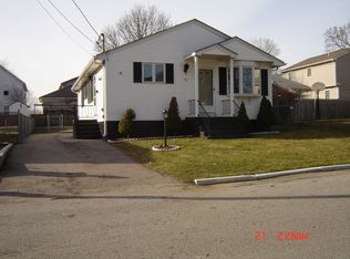 19 Hewes St, Cumberland, RI 02864