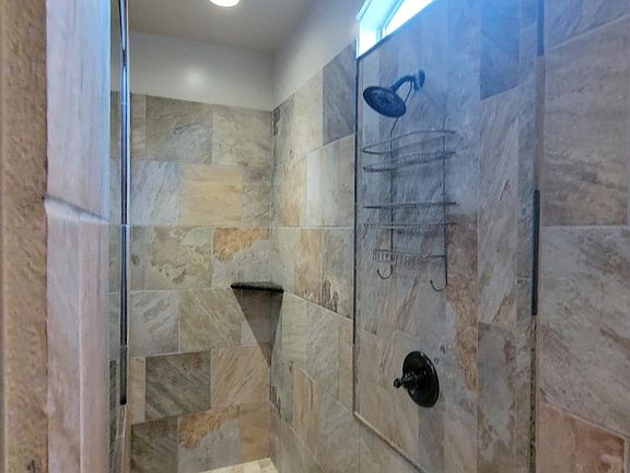 4th image of 136 Heathwood Dr
