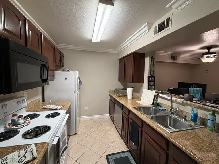1150 N Buffalo Dr #2082 — Photo 11
