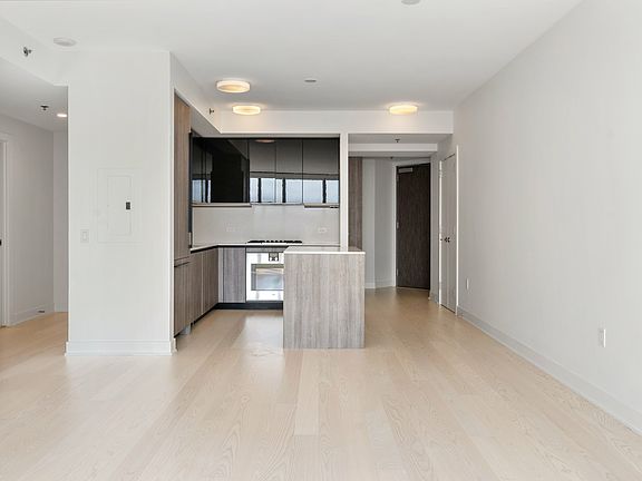 5th image of 201 Folsom St APT 25H