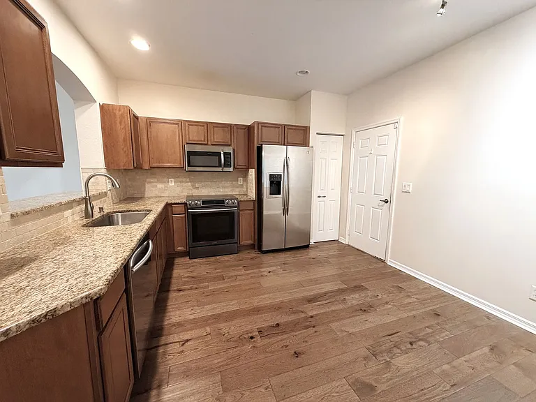 9701 Roundstone Cir — Photo 7