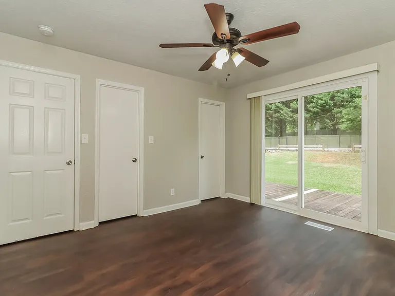 155 Sunny Ln — Photo 10