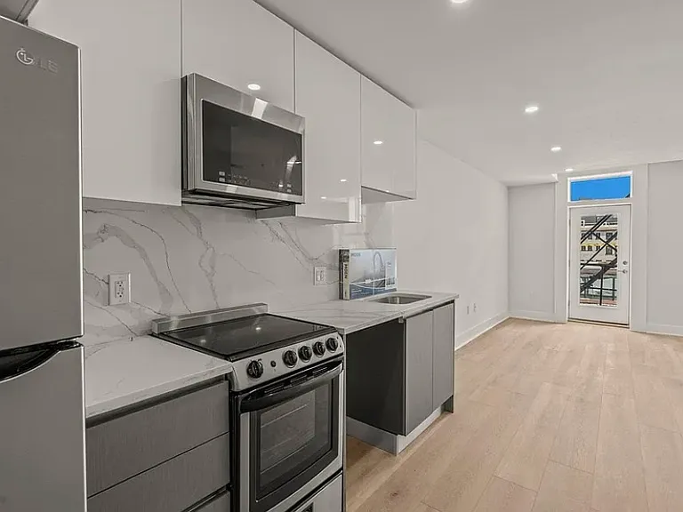 253 N 3rd St #32 — Photo 13
