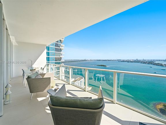 3rd image of 2020 N Bayshore Dr APT 3407