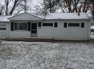 2431 N Long Lake Rd, Fenton, MI 48430