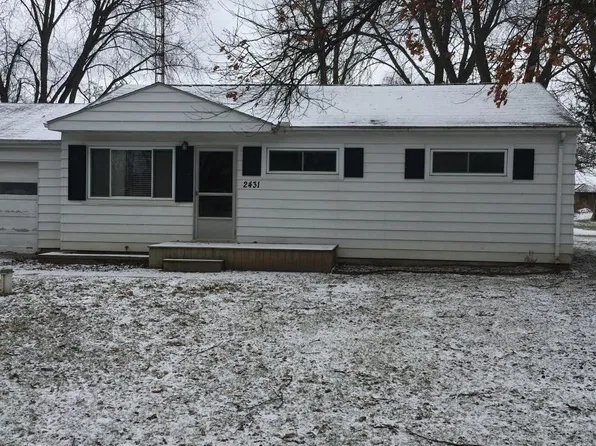 2431 N Long Lake Rd, Fenton, MI 48430