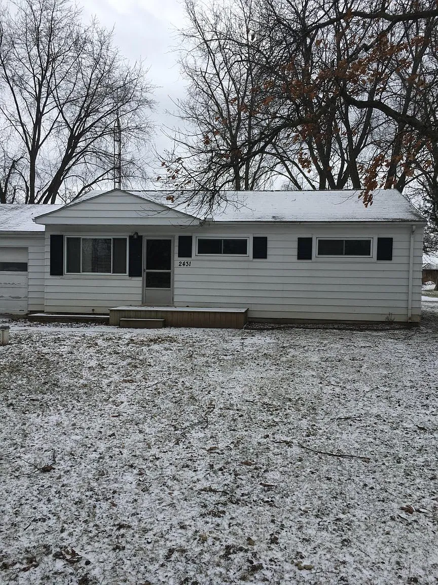 2431 N Long Lake Rd photo 1