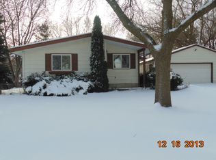 1903 Grandview Dr, Johnsburg, IL 60051