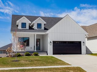 387 S 91st St, West Des Moines, IA 50265