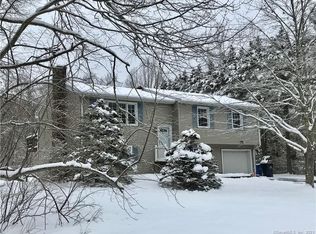34 Pheasant Run Dr, Gales Ferry, CT 06335