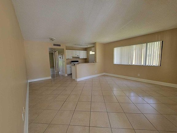 2nd image of 1637 Meadows Cir W