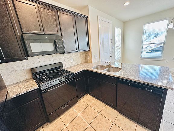 5th image of 2216 Creekside Ln APT C