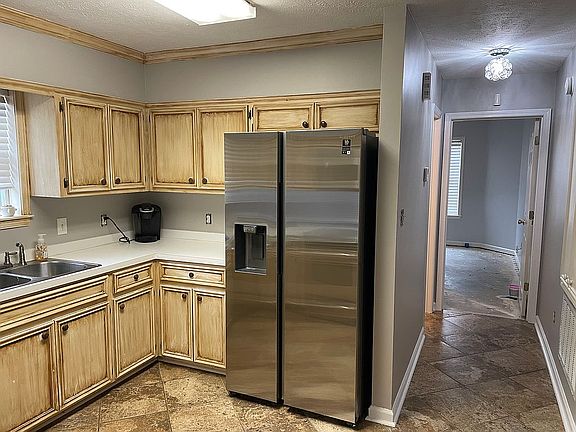 Kitchen/hall to guest bed