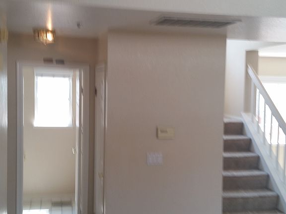 4th image of 942 Bellflower St