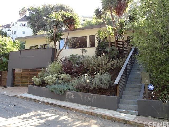1st image of 3432 N Knoll Dr