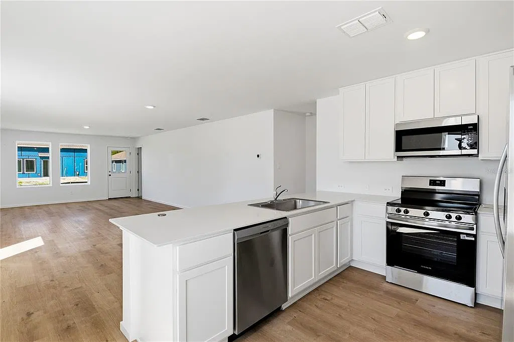 4 bed, 2.0 bath, 1600 sqft, $2,200 — Photo 4
