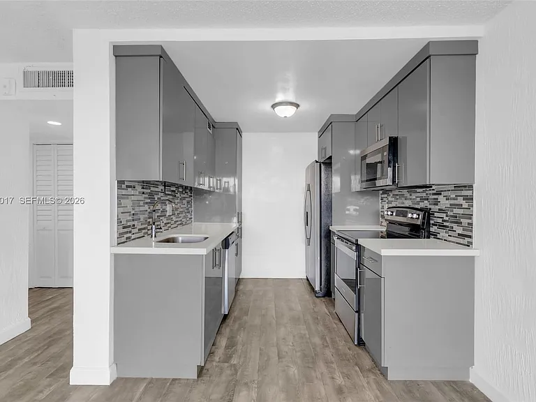 10400 SW 108th Ave #A413 — Photo 3