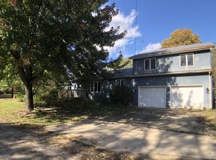 909 Williams St, Henry, IL 61537