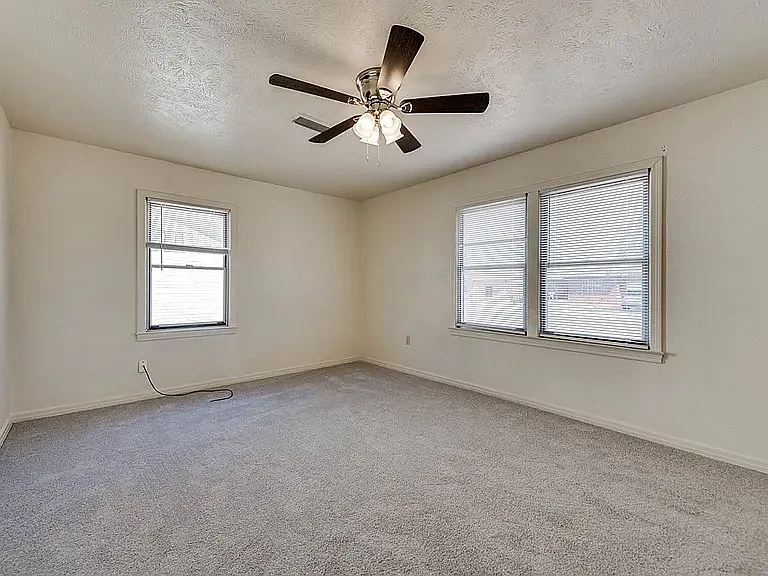 2708 Delano Ave — Photo 7