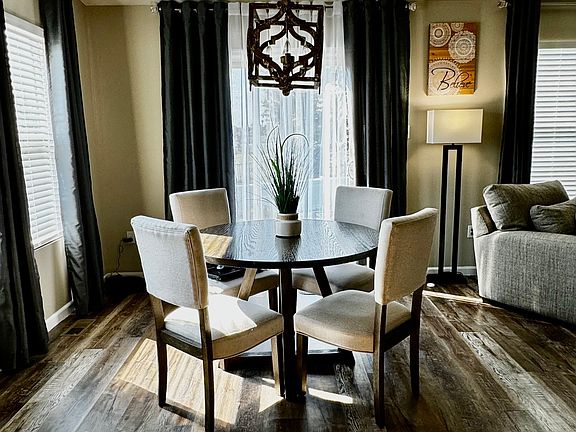 Breakfast room area off of kitchen