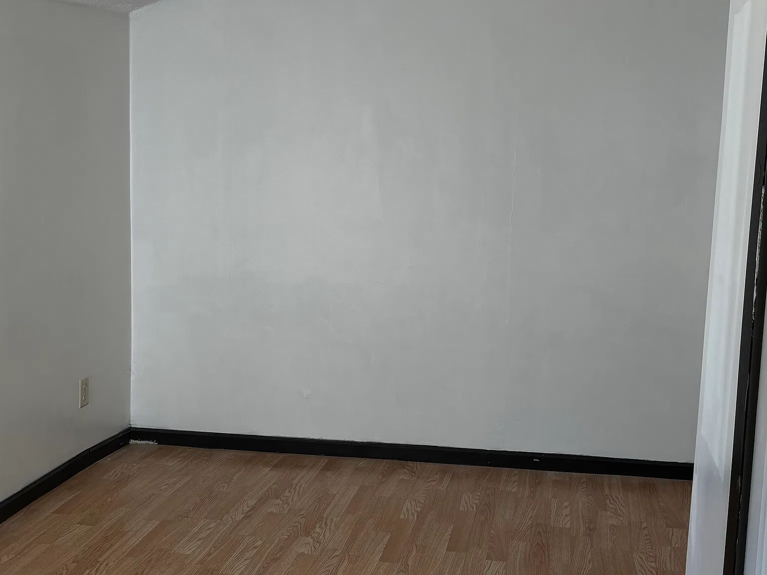 3 bed, 1.5 bath, 960 sqft, $1,750 — Photo 2