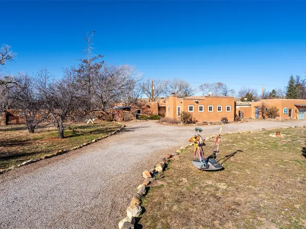 12 La Vega, Lamy, NM 87540