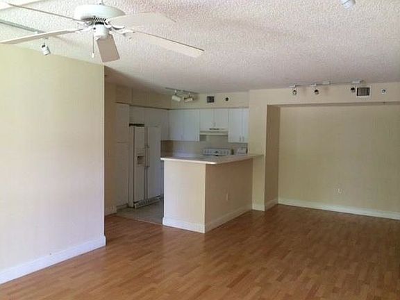 3rd image of 19501 E Country Club Dr #9206
