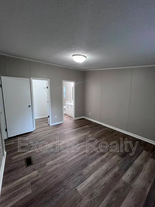 3 bed, 2.0 bath, 1296 sqft, $1,399 — Photo 4
