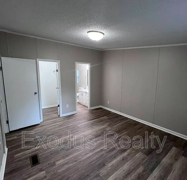 118 Sean Ln — Photo 4