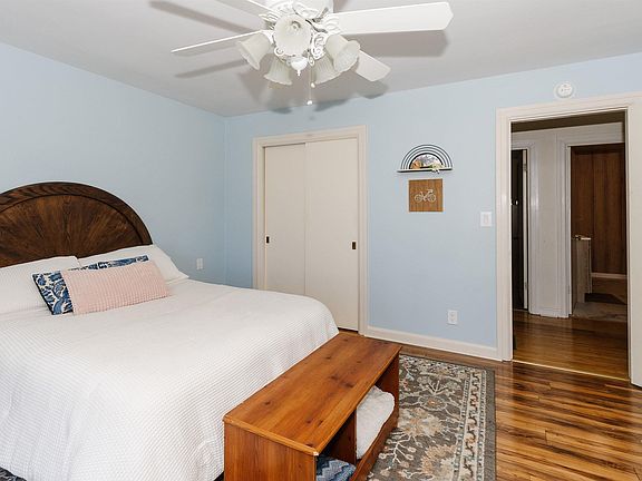 5th image of 703 Chestnut St