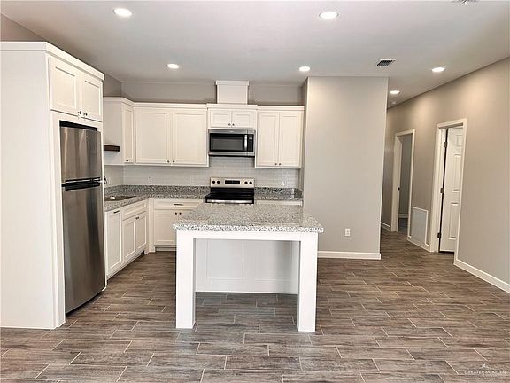 3rd image of 2308 E San Andrea St #4