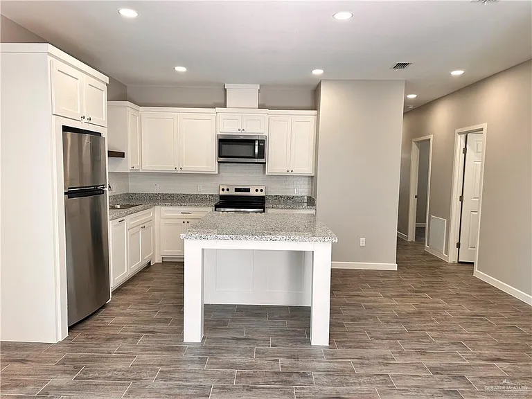 2308 E San Andrea St #4 — Photo 3