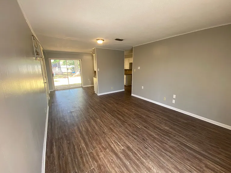 723 Bluebonnet Dr — Photo 5