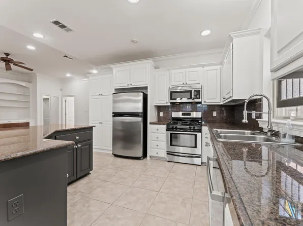 17168 Grove Dr, Prairieville, LA 70769