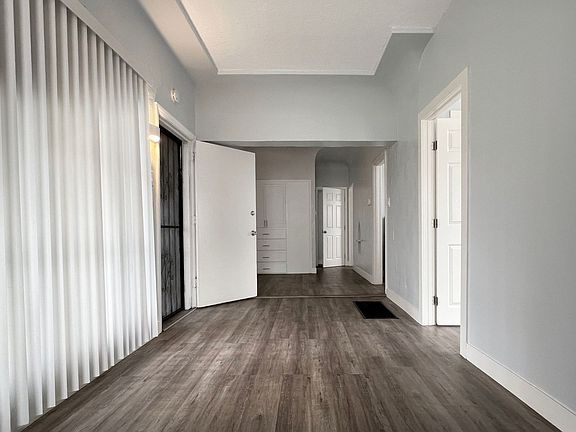 3rd image of 1924 Cedar Ave #8