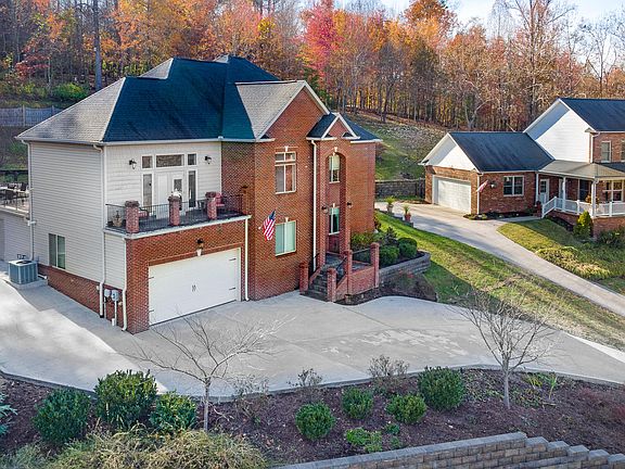3rd image of 8133 Laurel Falls Ln