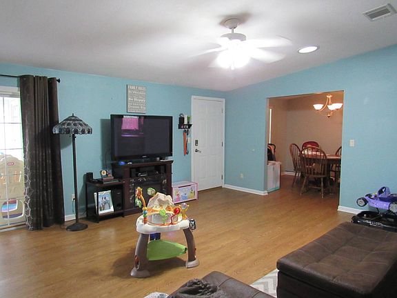 3rd image of 3174 Carpenter Ln
