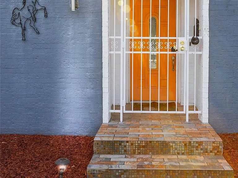 230 White Cedar St — Photo 2