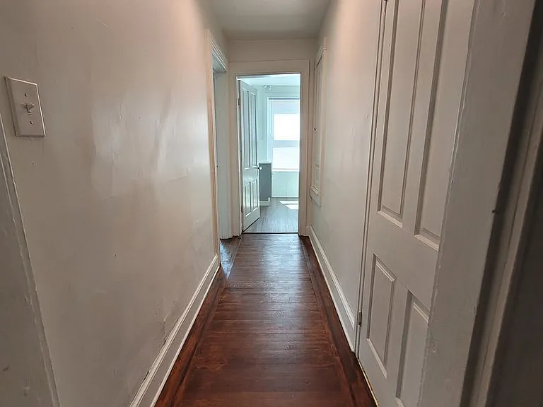 565 W Market St — Photo 8