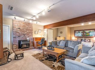 3170 SW Raleighview Dr, Portland, OR 97225