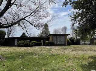 3 Hilanoa Dr, Metropolis, IL 62960