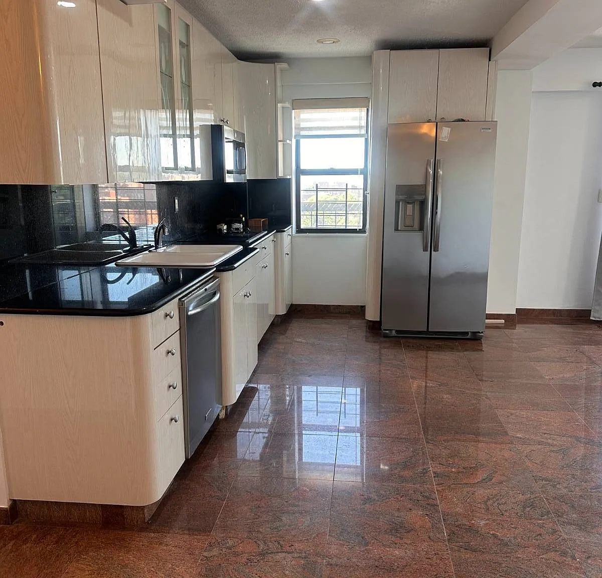 Royale Tower Condominium — Photo 4