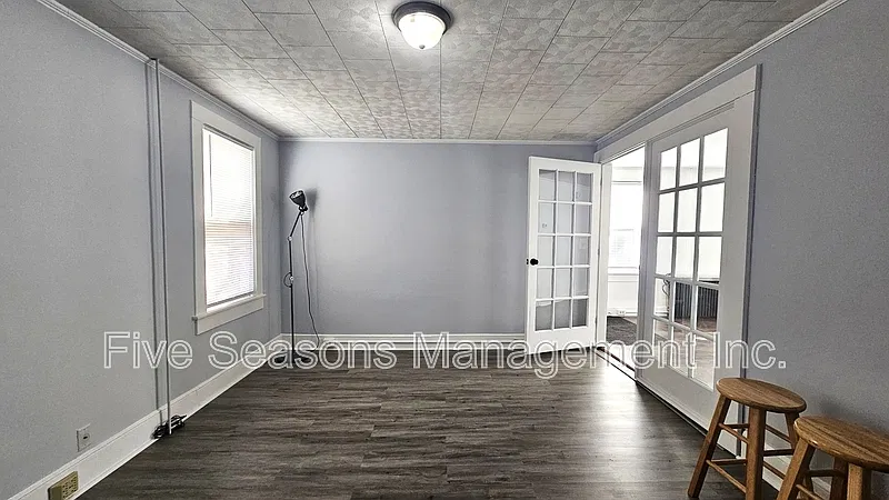 4 bed, 2.0 bath, 1200 sqft, $3,800 — Photo 2