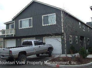 2061 SW Canyon Dr, Redmond, OR 97756