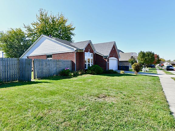 4th image of 497 Polk Manor Dr