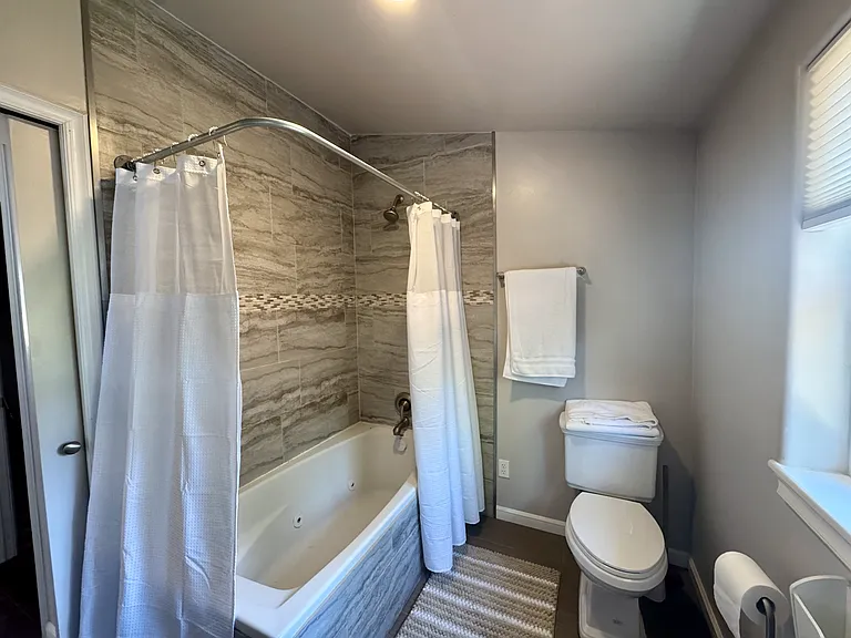 1001 N Montesano St — Photo 10
