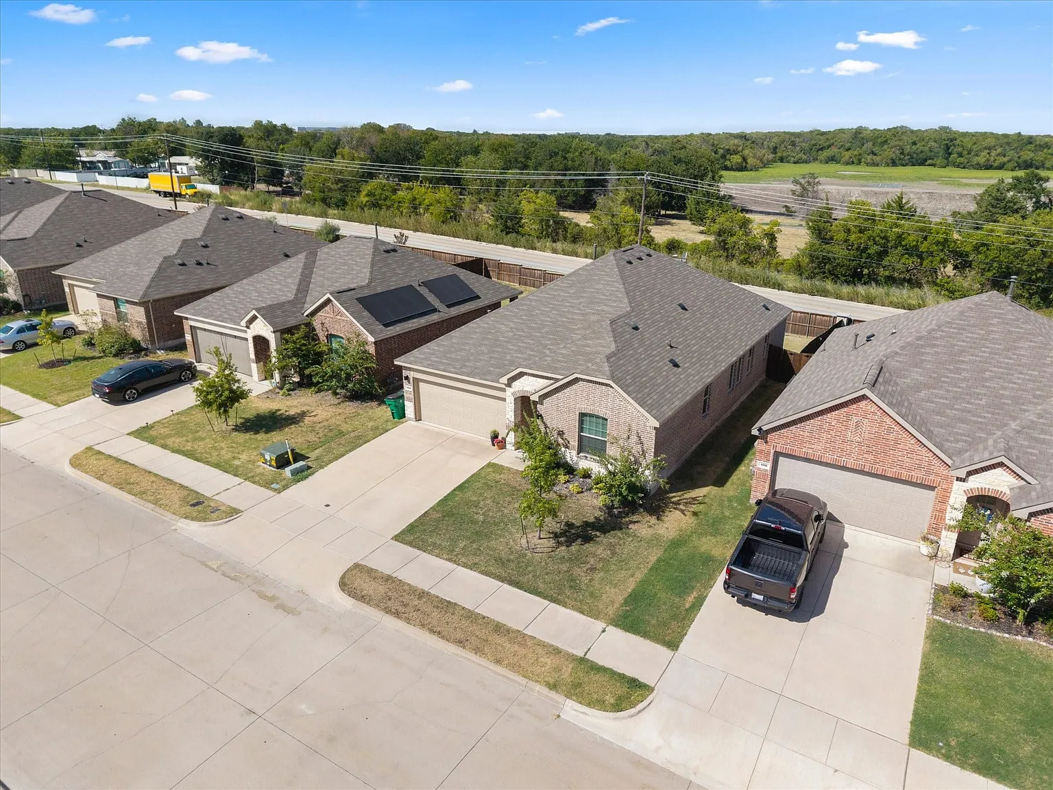 4 bed, 2.0 bath, 1998 sqft, $2,200 — Photo 4