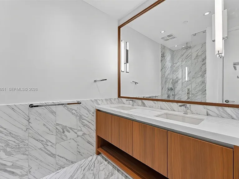 175 SE 25th Rd #604 — Photo 13