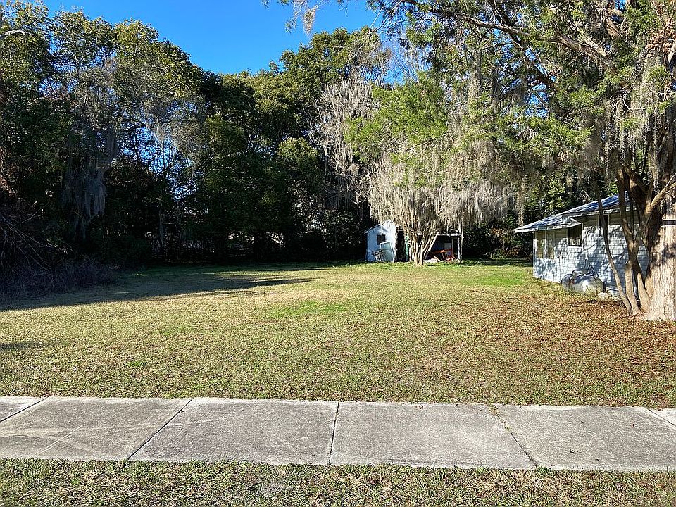 2nd image of 20867 Walnut St